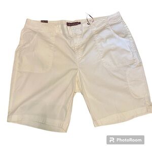 NWT Gloria Vanderbilt Danica Stretch Cargo Bermuda White Shorts Sz 20W